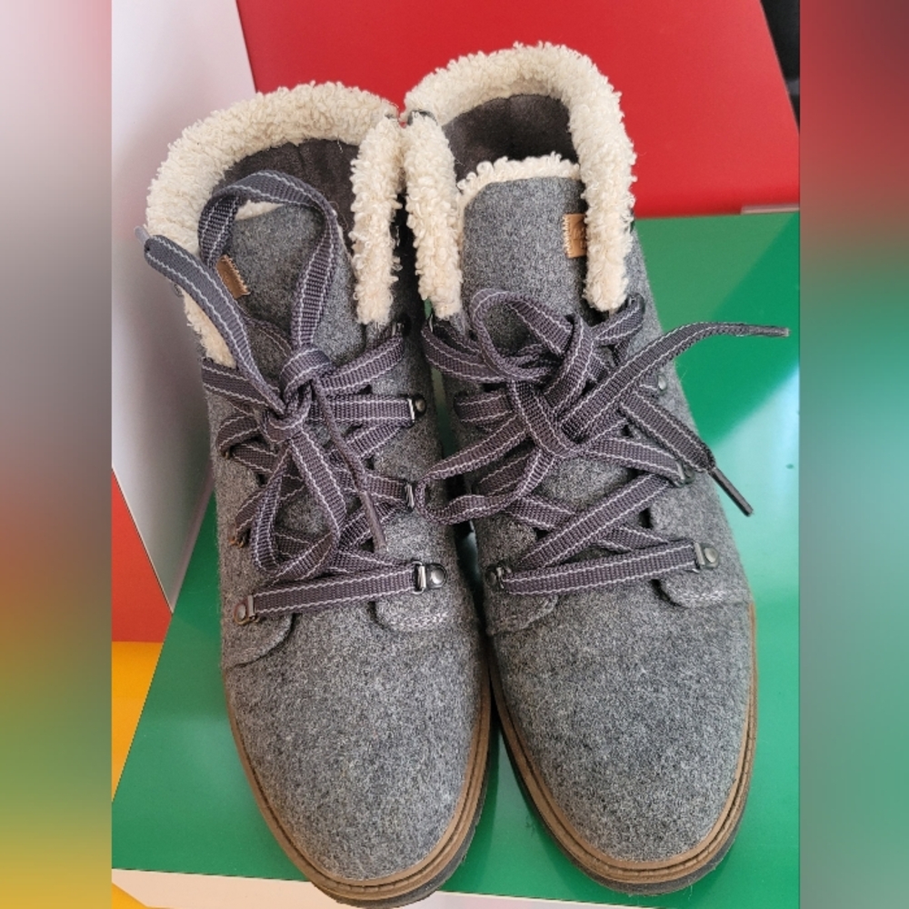 ❗️  FREE  ❗️DR. SCHOLLS Gray Fleece-Lined Lace-Up  ankle Boots  ❗️
